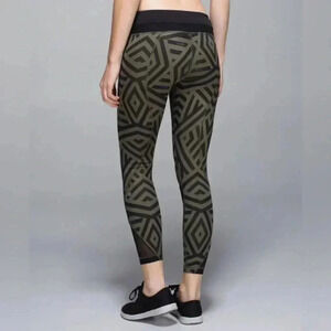 Lululemon Inspire II Full-On LuxtremeChevron Shuffle Fatigue Green leggings 4